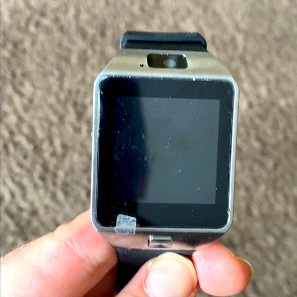 Apple Watch Dallas Cowboy watch needs a battery.